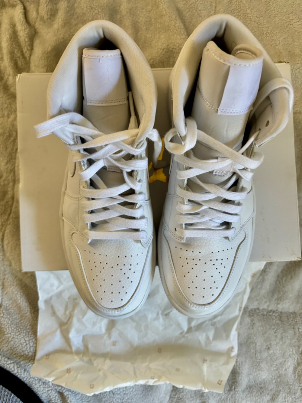 Nike Women's White High-Top Air Jordan 1 MID - Picture 8 of 16